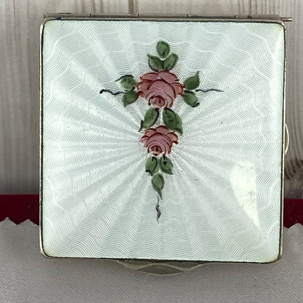 Guilloche Enamel Pink Rose Green Leaves beautiful keepsake Floral Metal Compact
